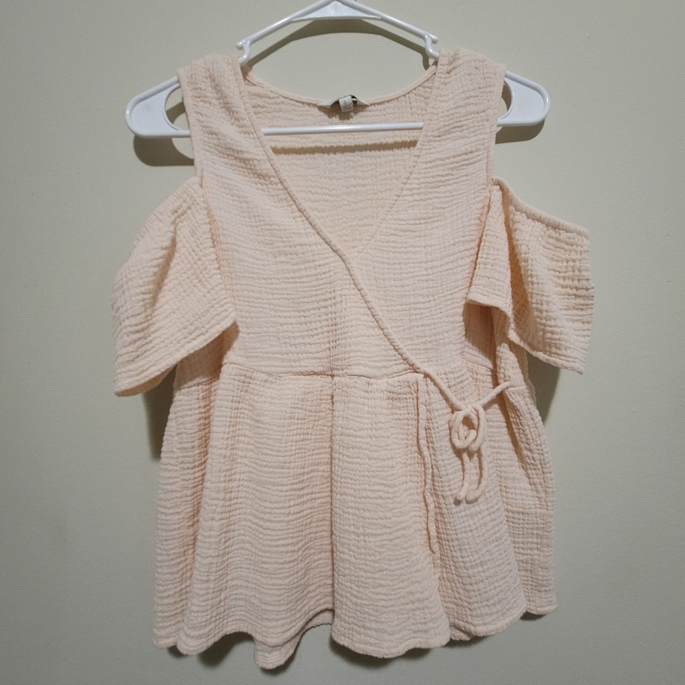 Lucky Brand Light Peach Cold Shoulder Flutter Sleeve Faux Wrap Top size S